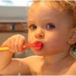 Enseñe a sus hijos a cuidar de su Salud Oral