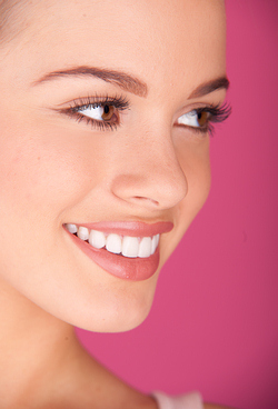 Estética Dental Con nuestros tratamientos de Estética Dental, mejore su sonrisa.